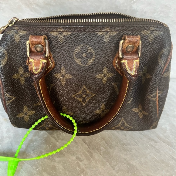 LV Monogram Mini Speedy Bag - Picture 3 of 5
